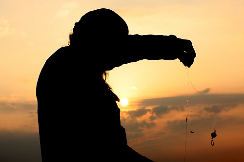 Bakenberg
Ein Angler k&auml;mpft beim Sonnenuntergang in Bakenberg mit seiner Angelschnur.
Küste - Strand, Fischerei/Aquakultur
Kati Höltkemeier